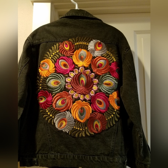 Haute Ellie Denim Moto Jacket Ashbury Oversized Floral Embroidery Size Sm/Md NWT - Picture 2 of 15